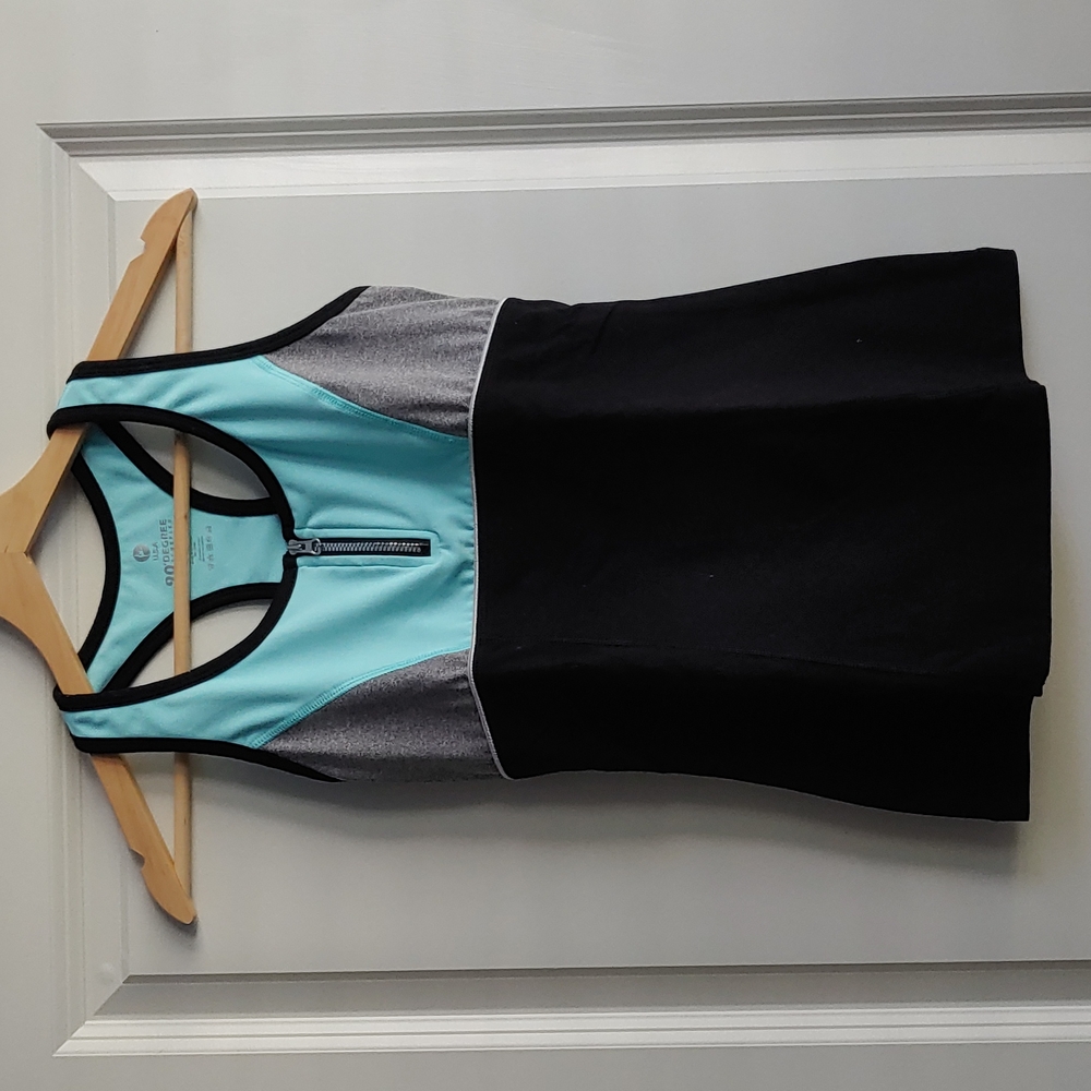 Athletic tank with zipper detail